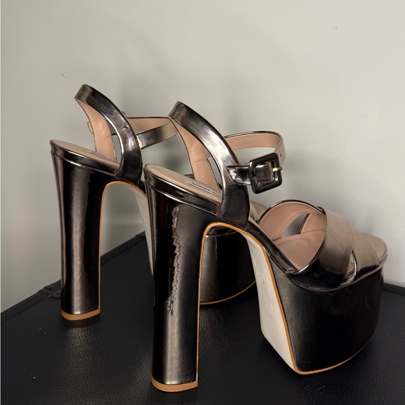 Viada Gold Metallic Mirror Platform Heels Sandals Sky High - Picture 2 of 5